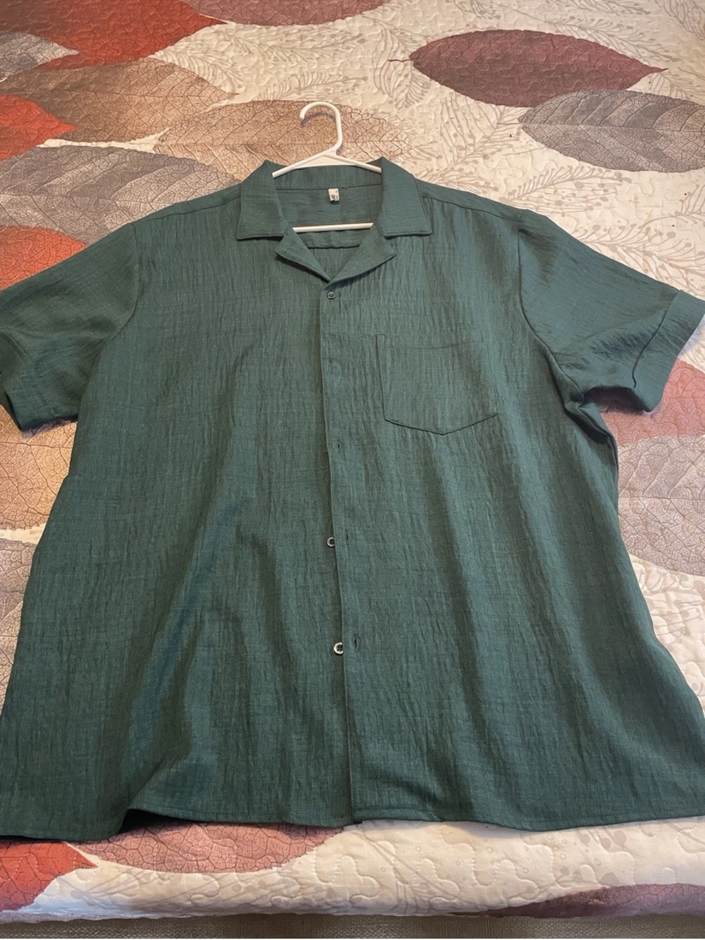 Men's Short-Sleeve Button-Up Shirt in Dark Green